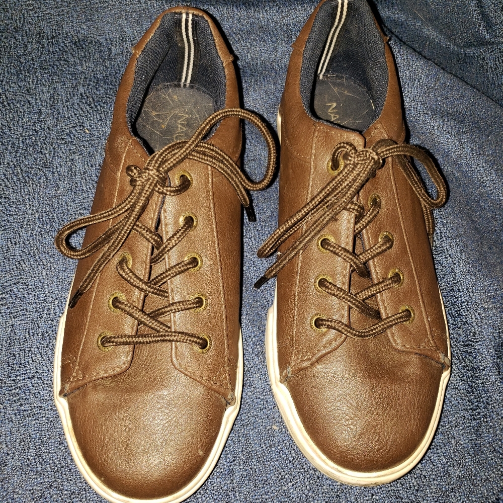 Boys Nautica casual /dress shoes sz 3